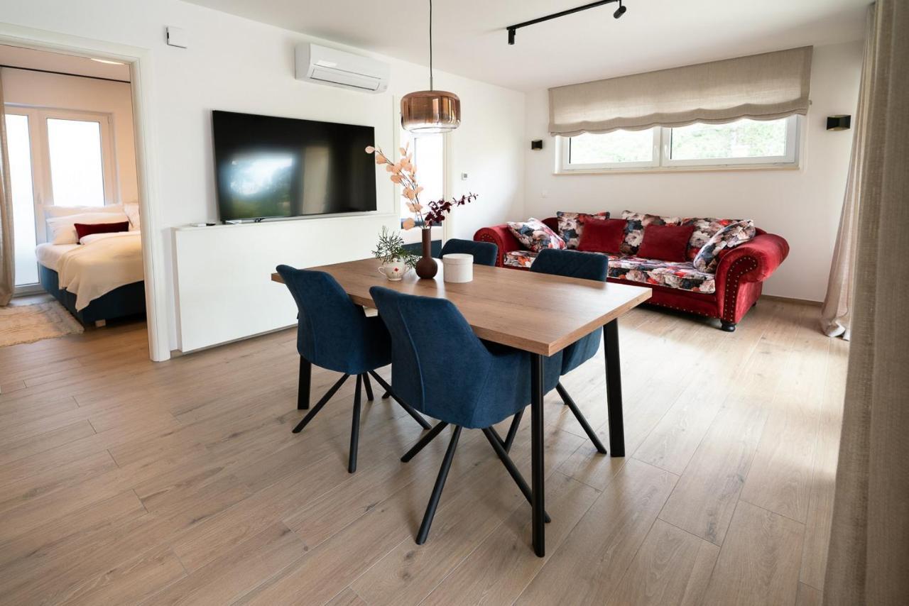 Sežana Apartments Kras 24 With Pool מראה חיצוני תמונה