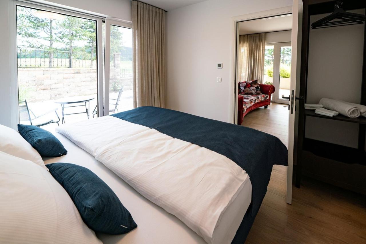 Sežana Apartments Kras 24 With Pool מראה חיצוני תמונה