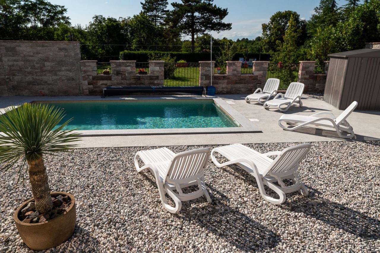 Sežana Apartments Kras 24 With Pool מראה חיצוני תמונה