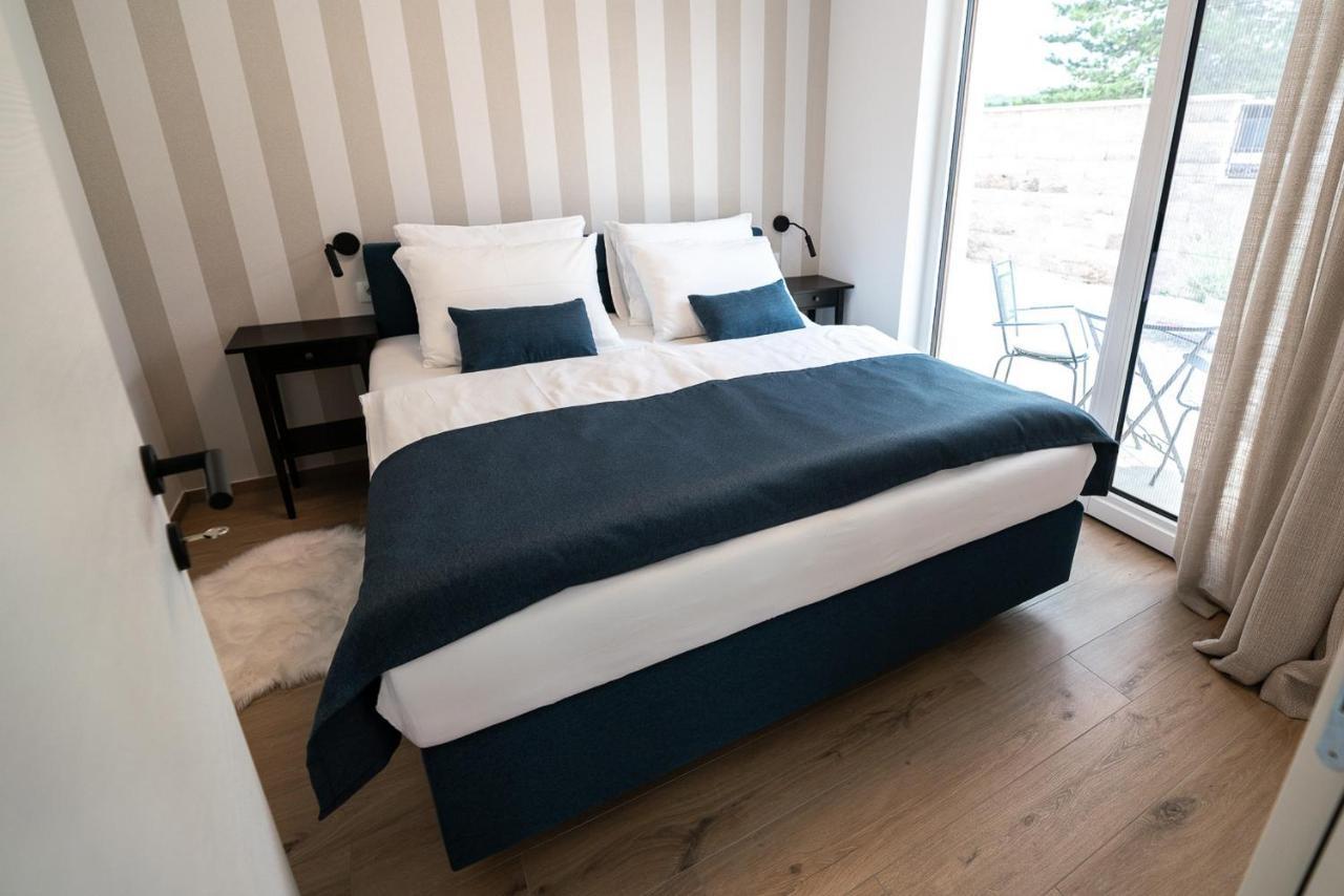 Sežana Apartments Kras 24 With Pool מראה חיצוני תמונה