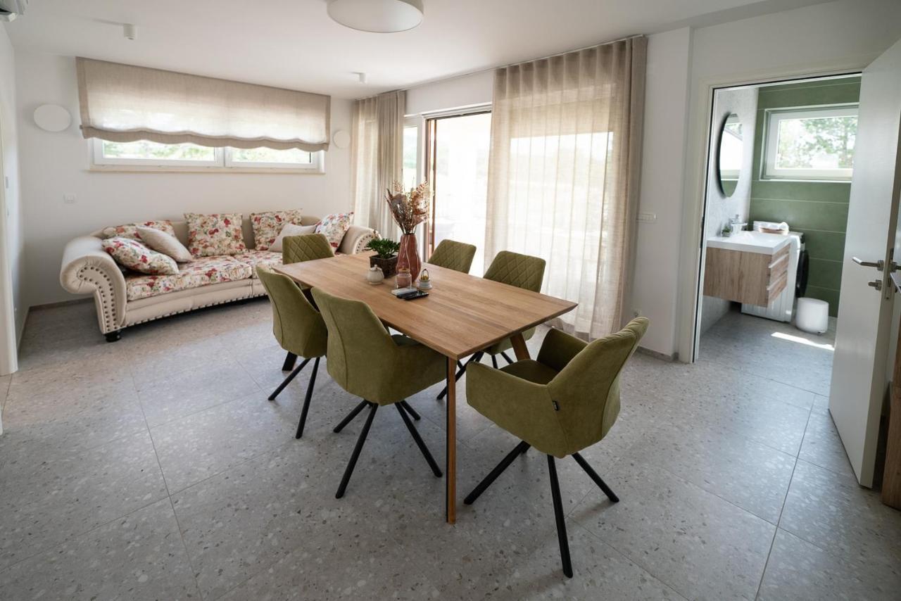 Sežana Apartments Kras 24 With Pool מראה חיצוני תמונה