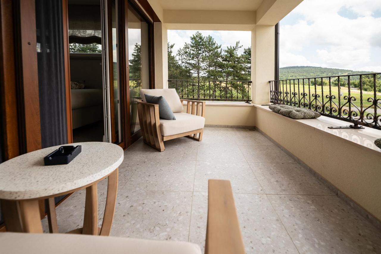 Sežana Apartments Kras 24 With Pool מראה חיצוני תמונה