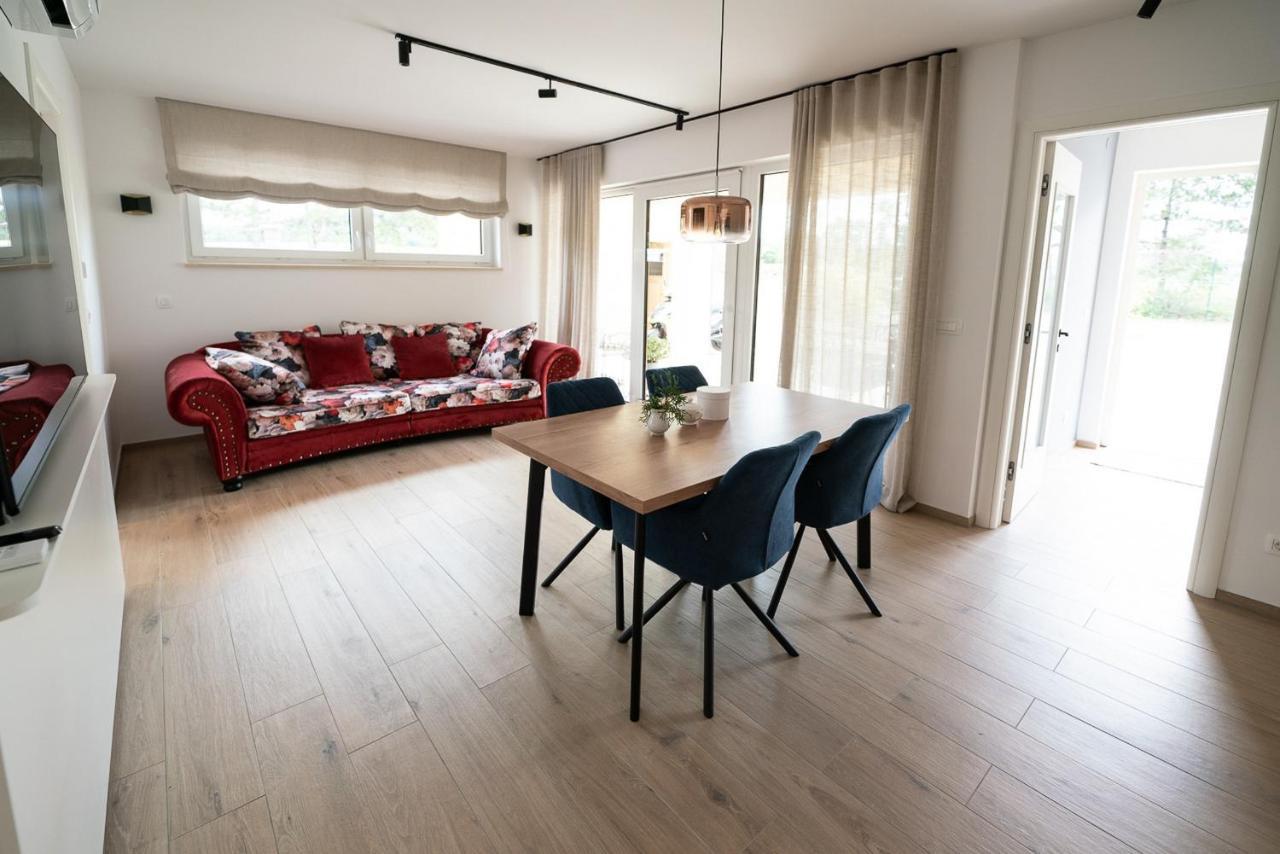 Sežana Apartments Kras 24 With Pool מראה חיצוני תמונה