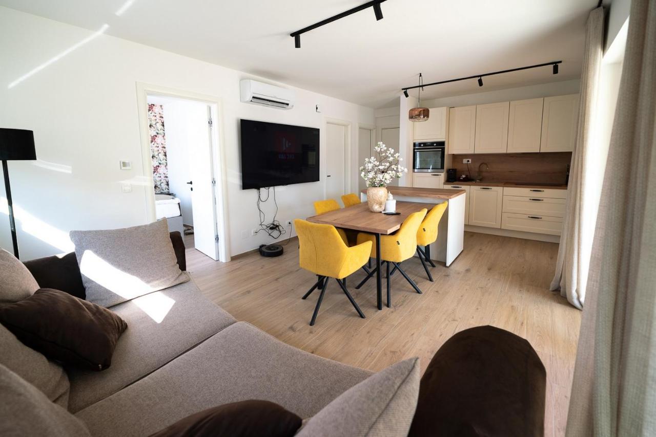Sežana Apartments Kras 24 With Pool מראה חיצוני תמונה