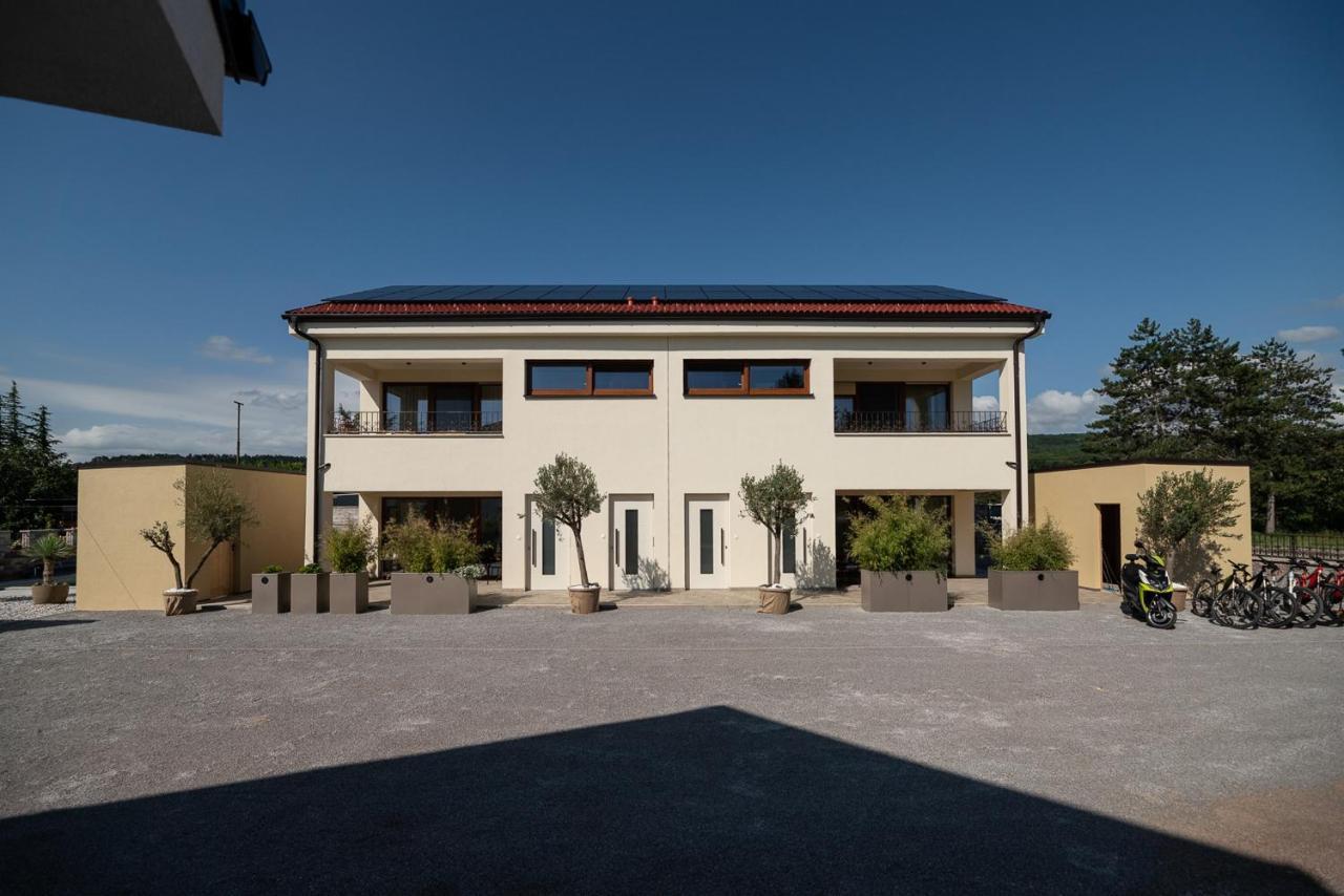 Sežana Apartments Kras 24 With Pool מראה חיצוני תמונה
