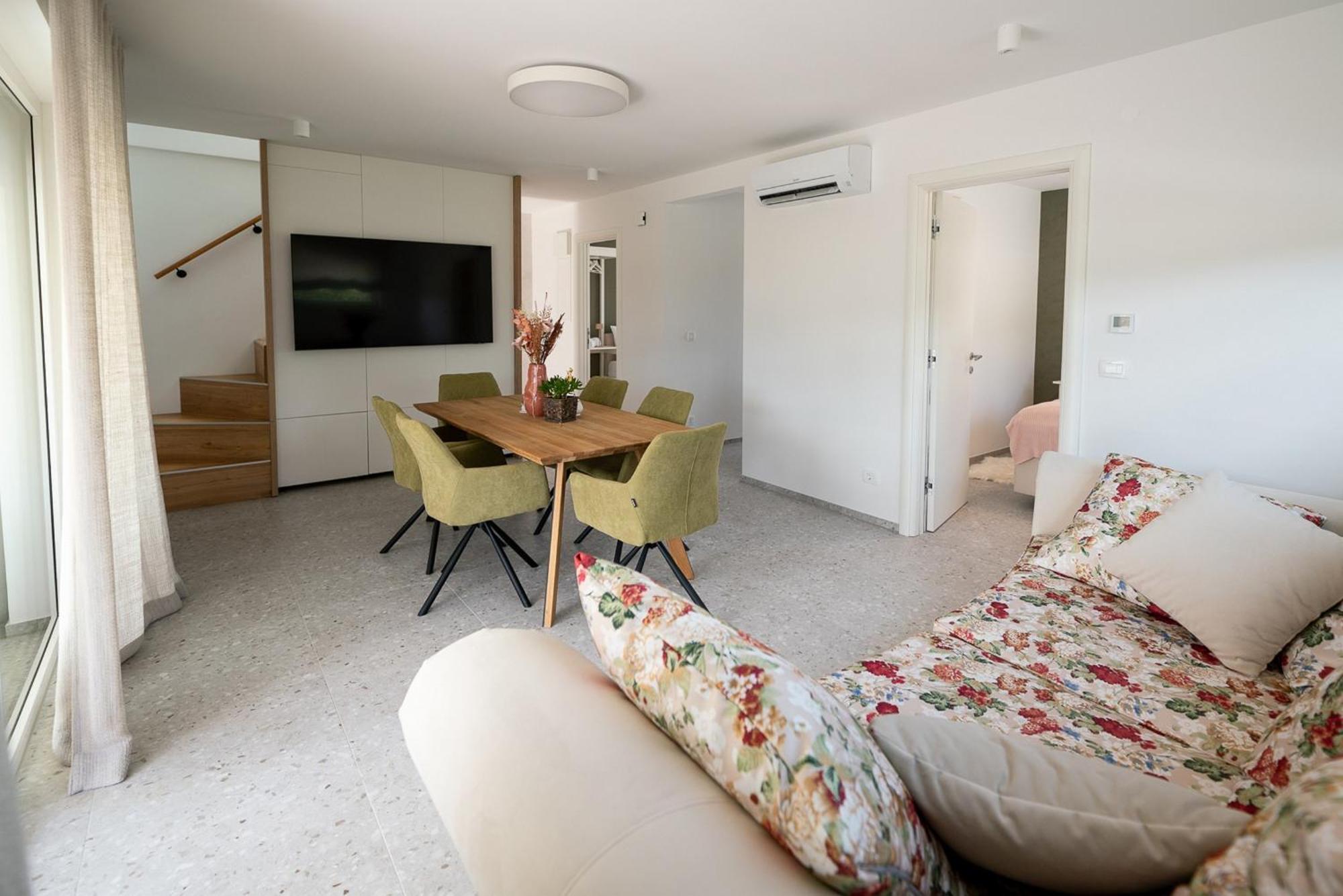 Sežana Apartments Kras 24 With Pool מראה חיצוני תמונה